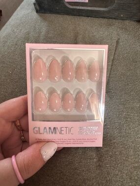 Glamnetic wifey press on nails NWT